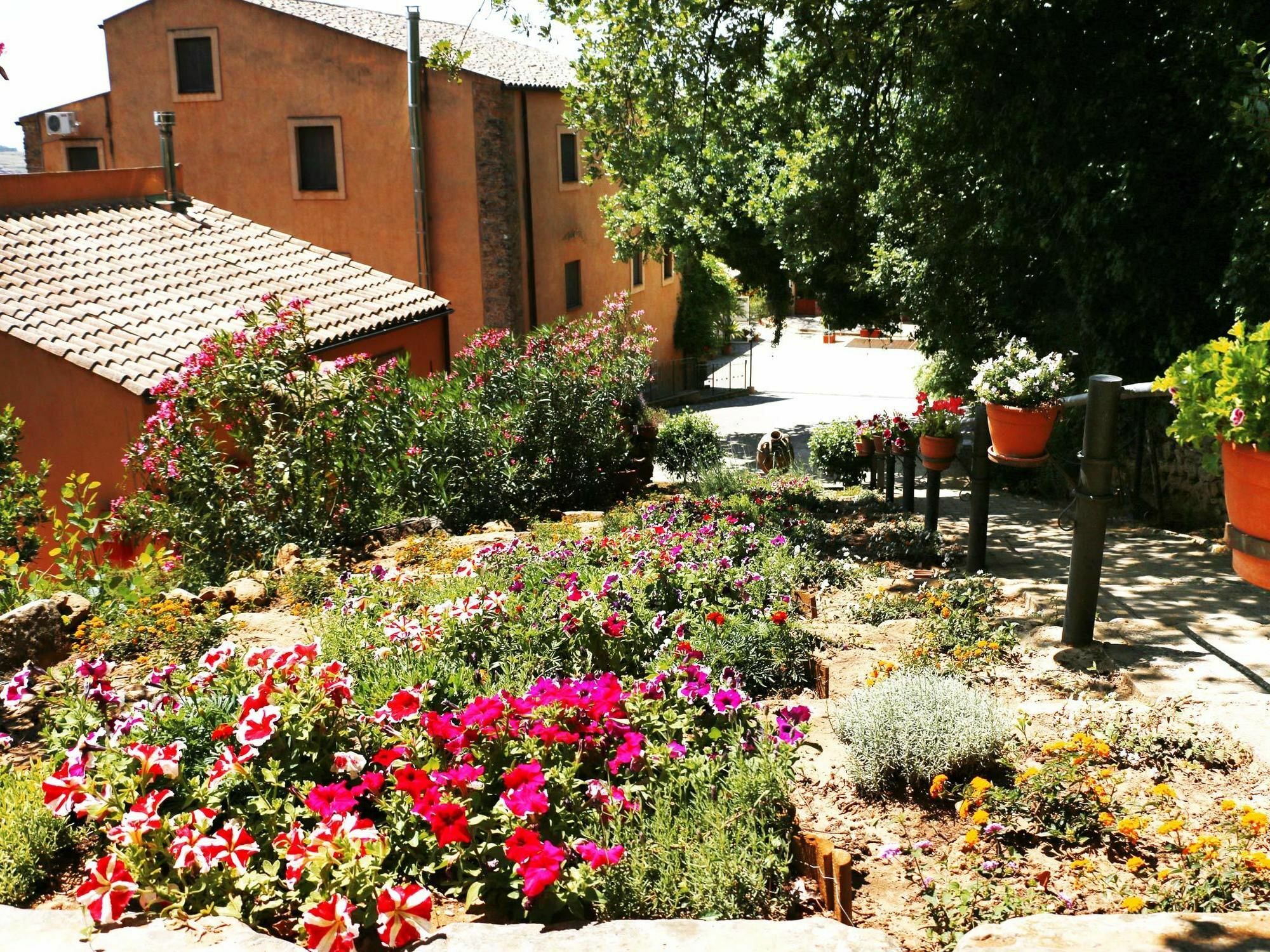 Hostal Torre Di Renda Piazza Armerina Exterior foto