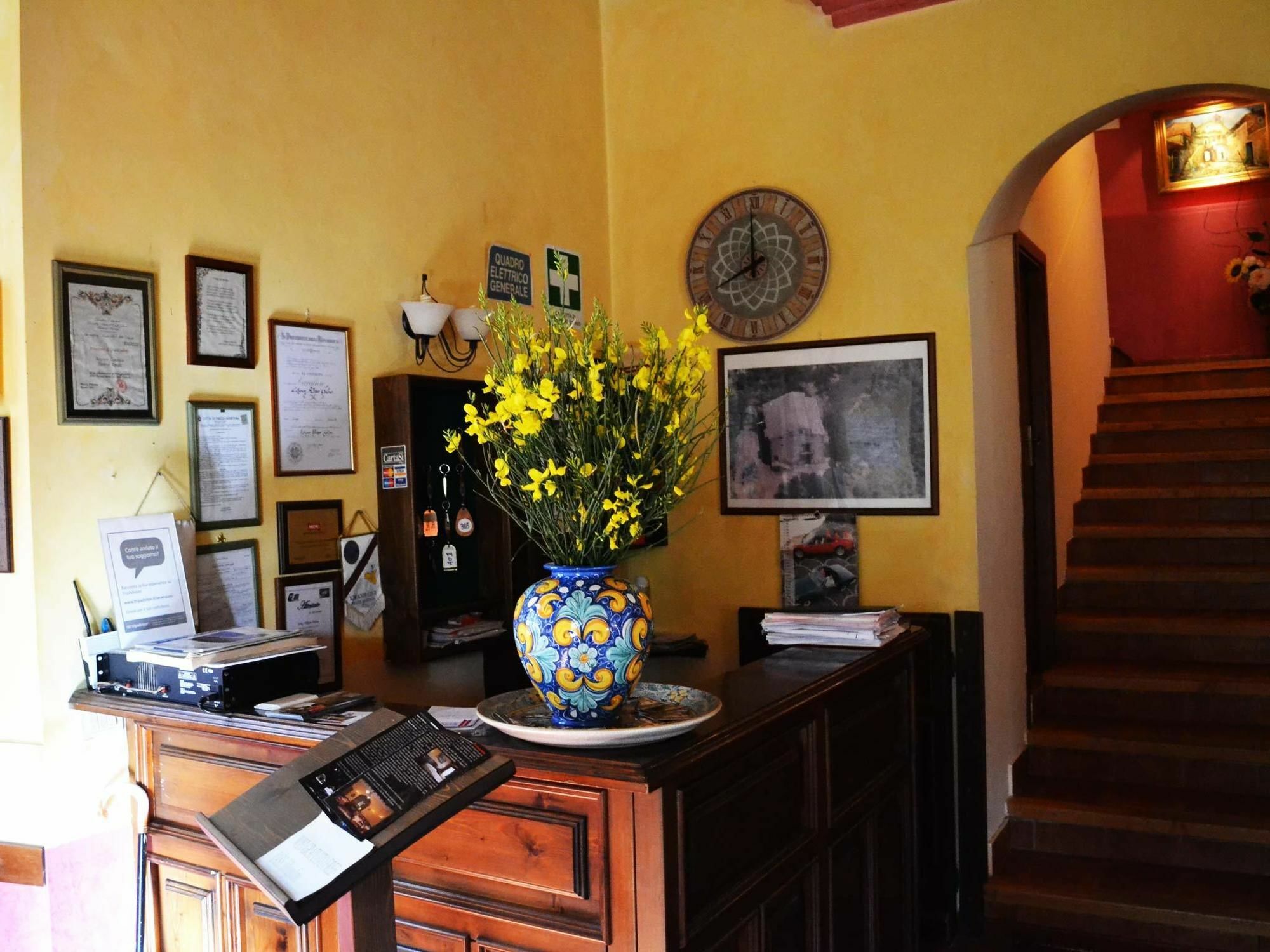 Hostal Torre Di Renda Piazza Armerina Exterior foto